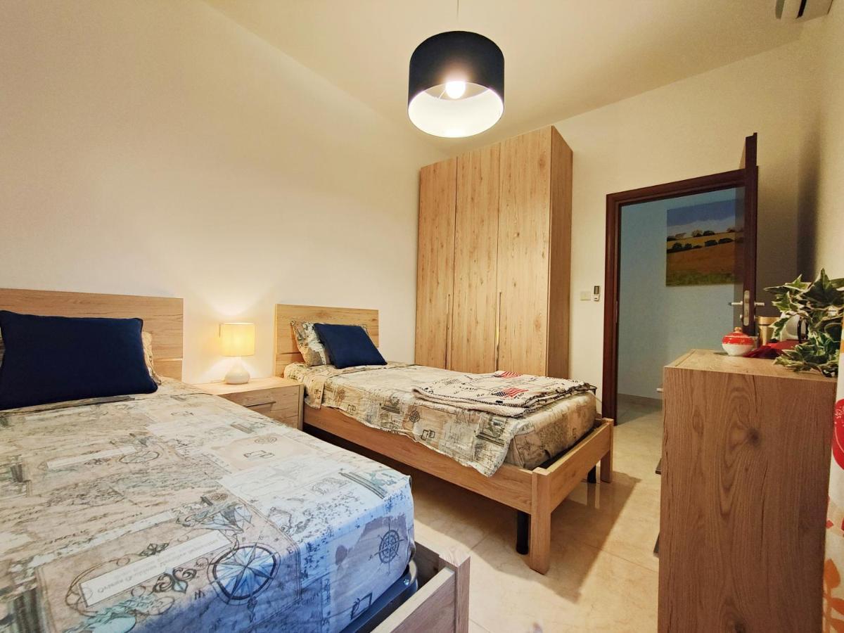 Marsalforn Your Room, Your Apartment, Your Shared Pool מראה חיצוני תמונה